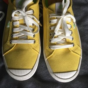 Sz 10 BNWOT Cariuma sneakers